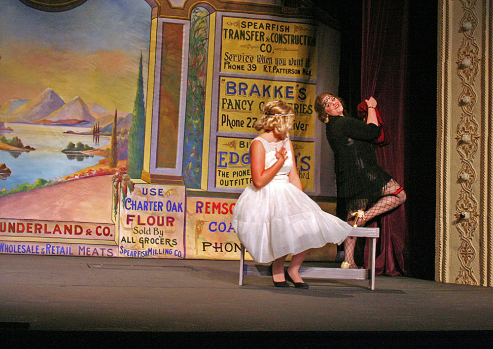 Mary is given burlesque lessons by Ruby.